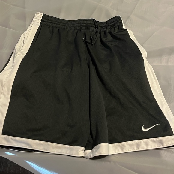 Nike shorts - Picture 1 of 3